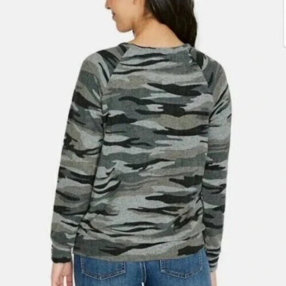Buffalo Woman Crewneck Long Sleeve Ultrasoft (Grey Camo 2X) - Picture 2 of 2
